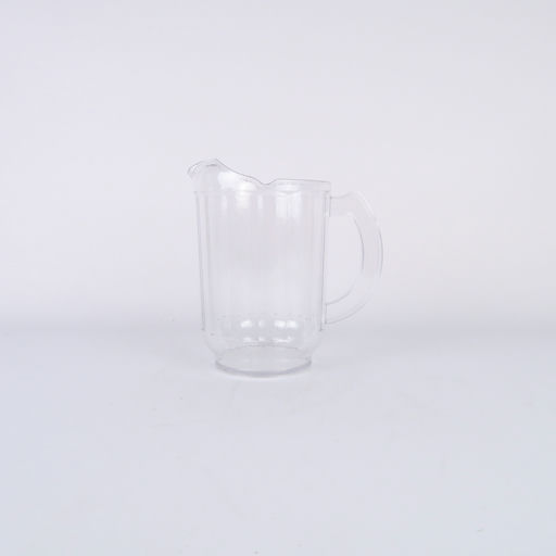 cruche en plastique transparent
