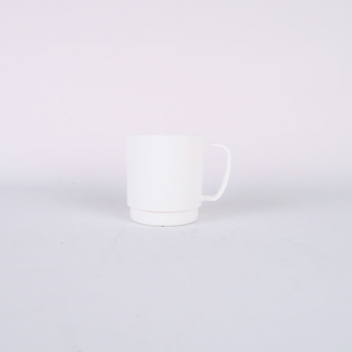 tasse en plastique blanc