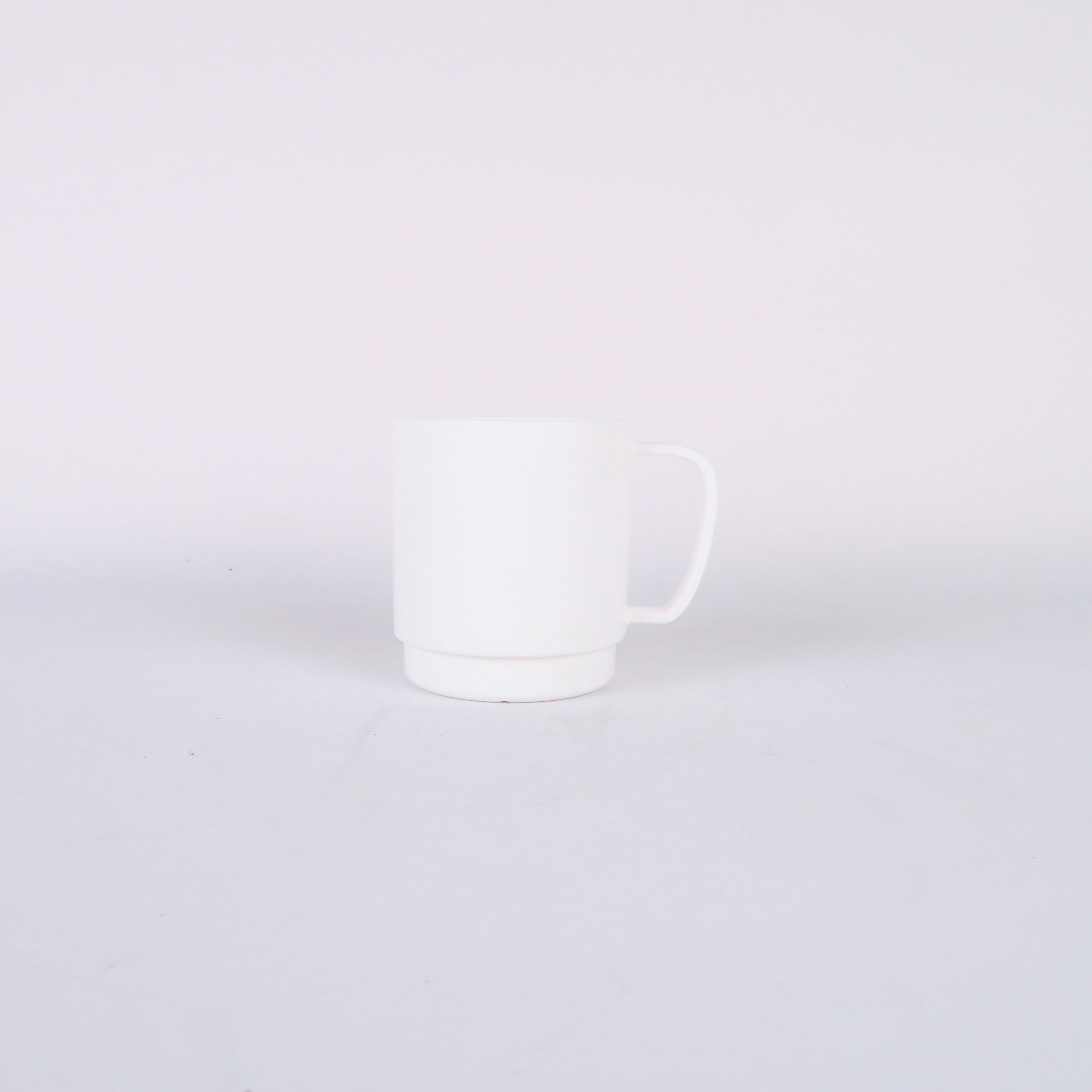 tasse en plastique blanc