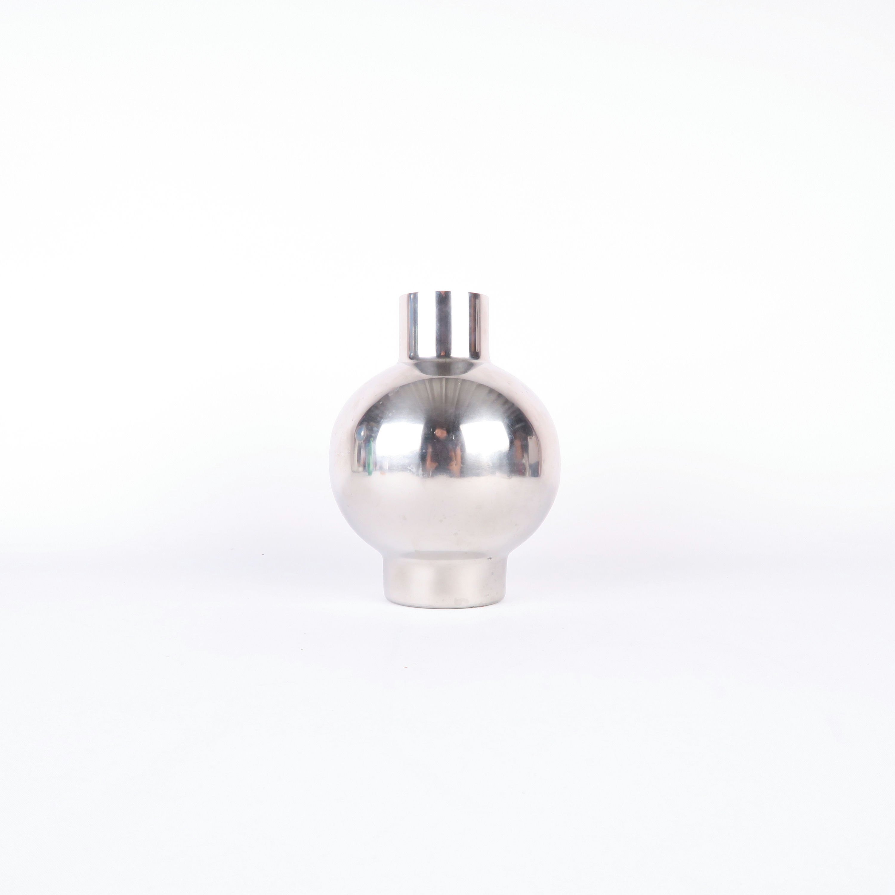 petit vase boule en métal argenté