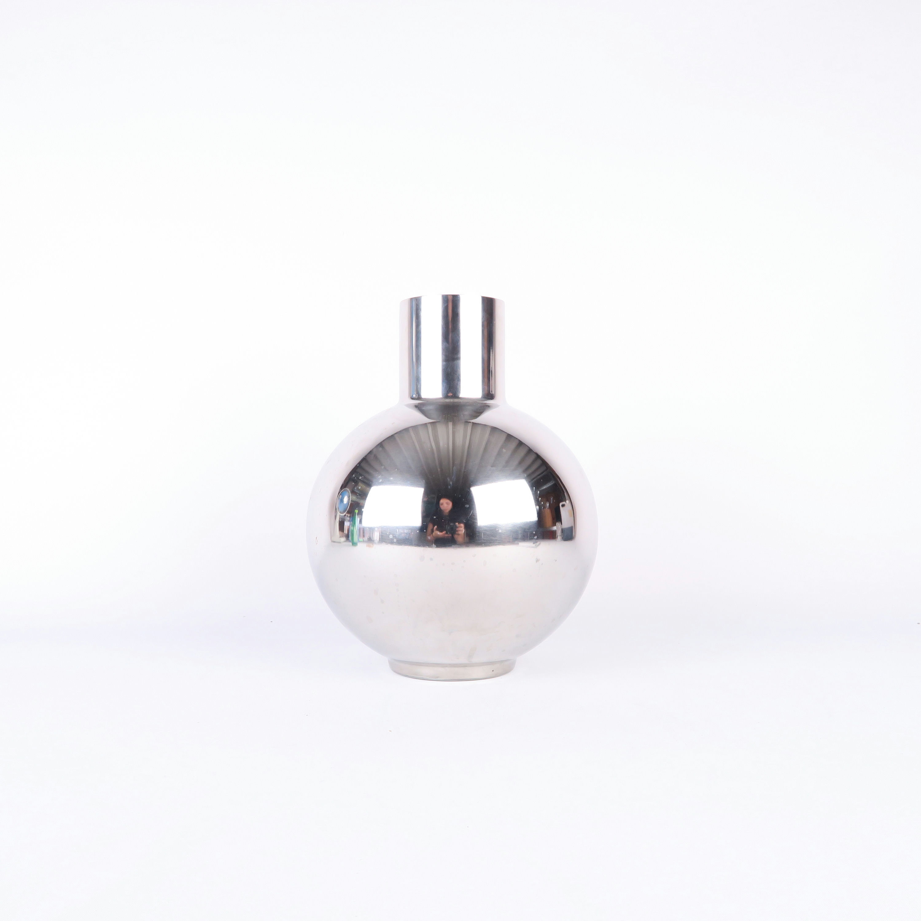 grand vase boule en métal argenté