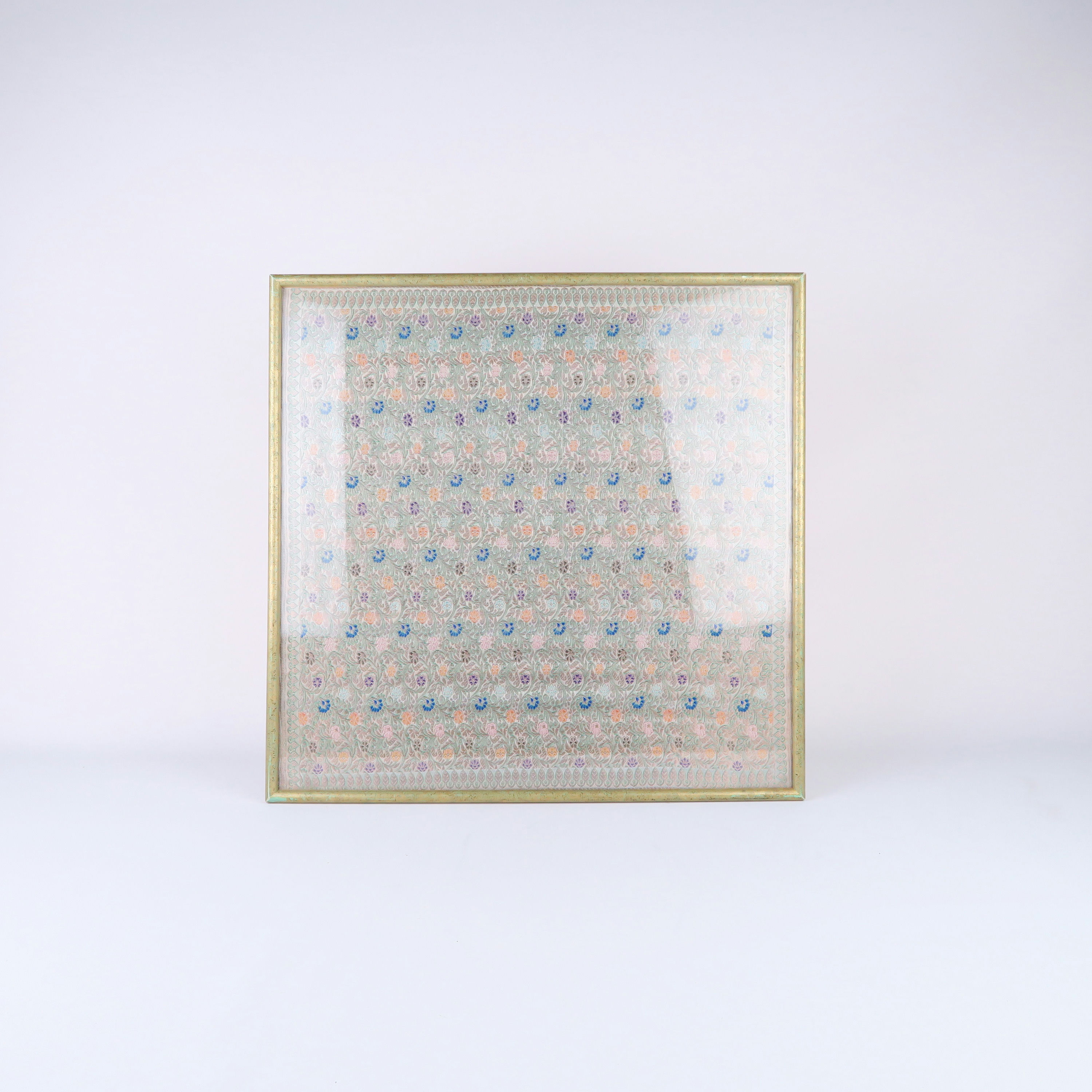 cadre doré et tapisserie encadrée