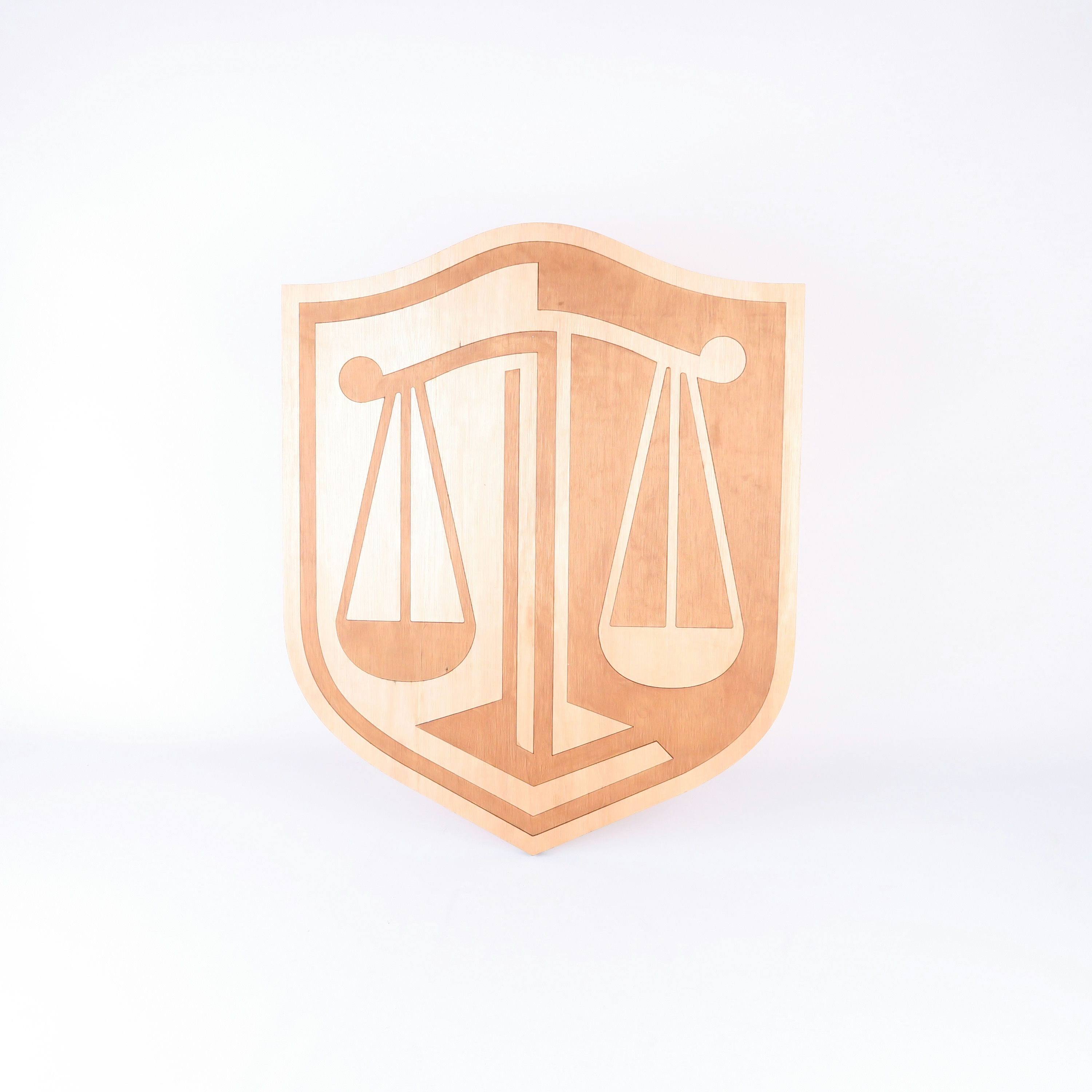 panneau en bois et symbole de justice