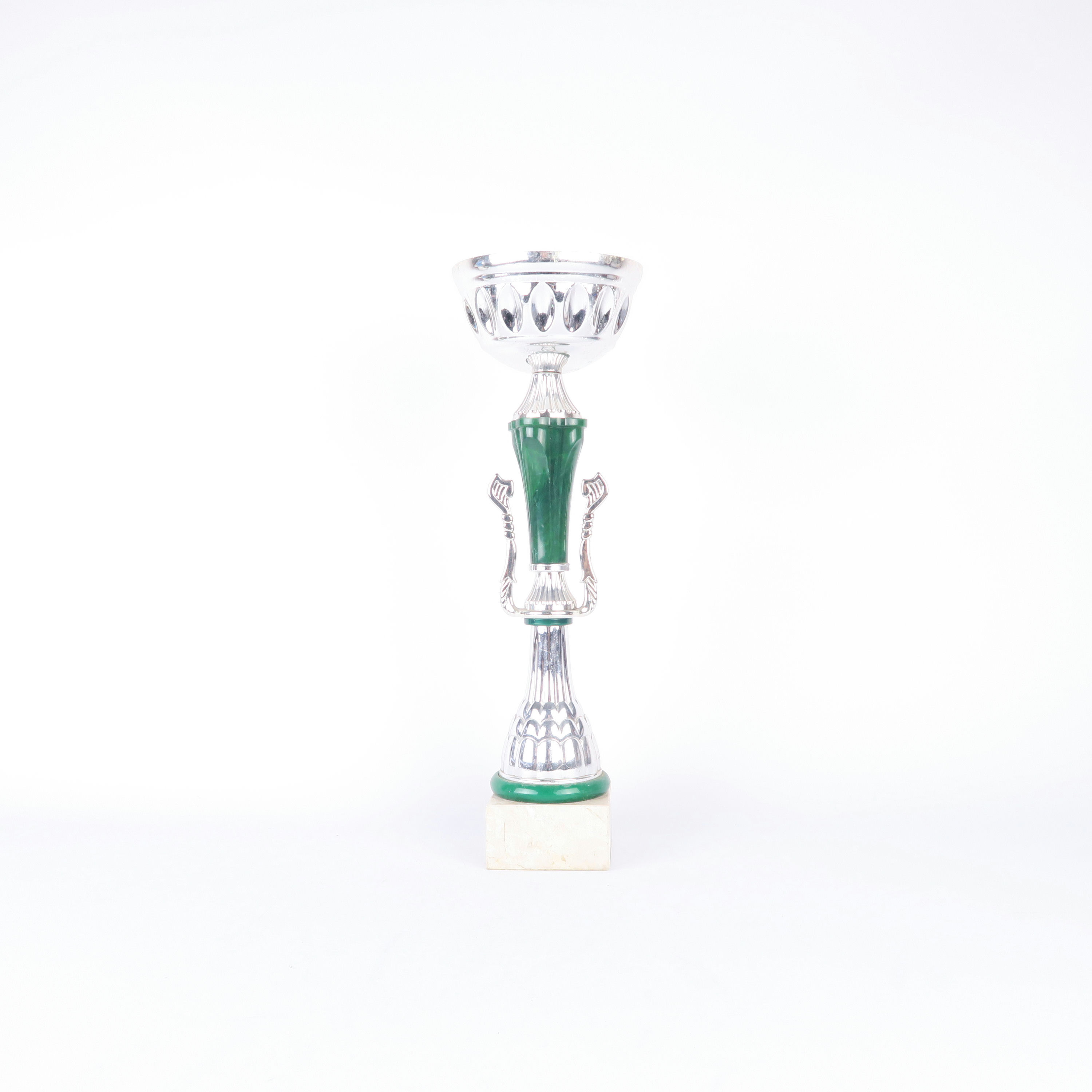 coupe verte et argentée