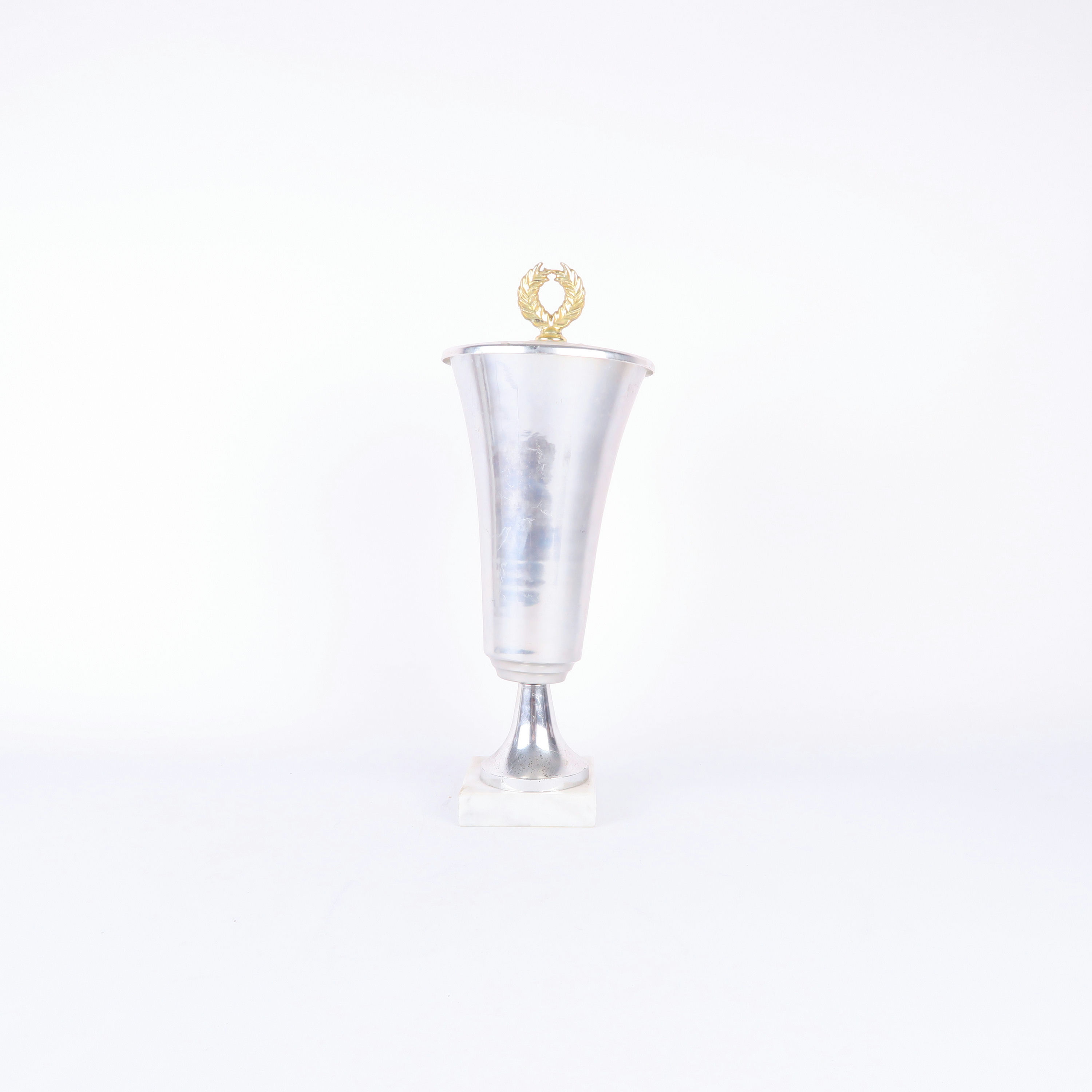grande coupe argentée avec couvercle 