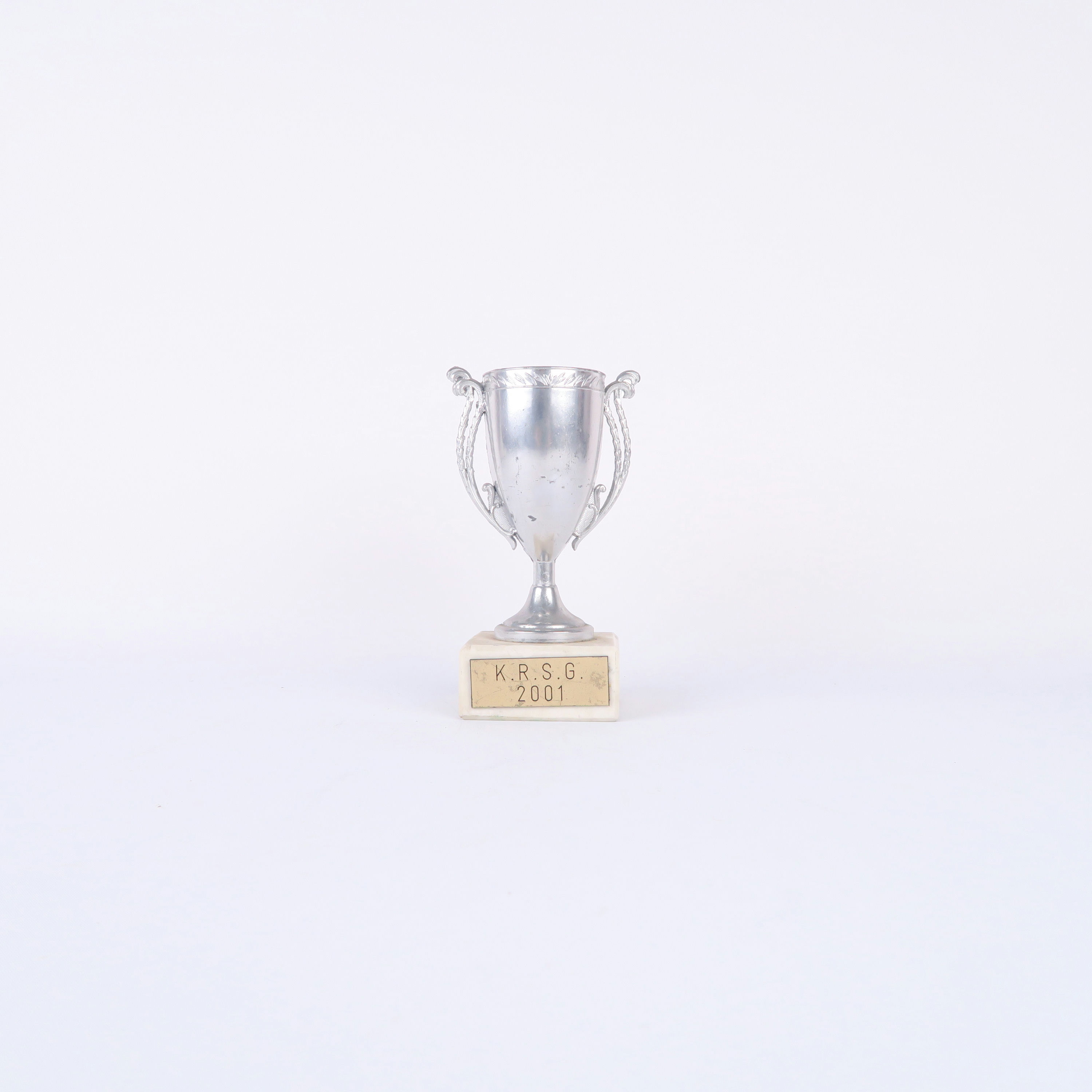 petite coupe argentée et socle en marbre