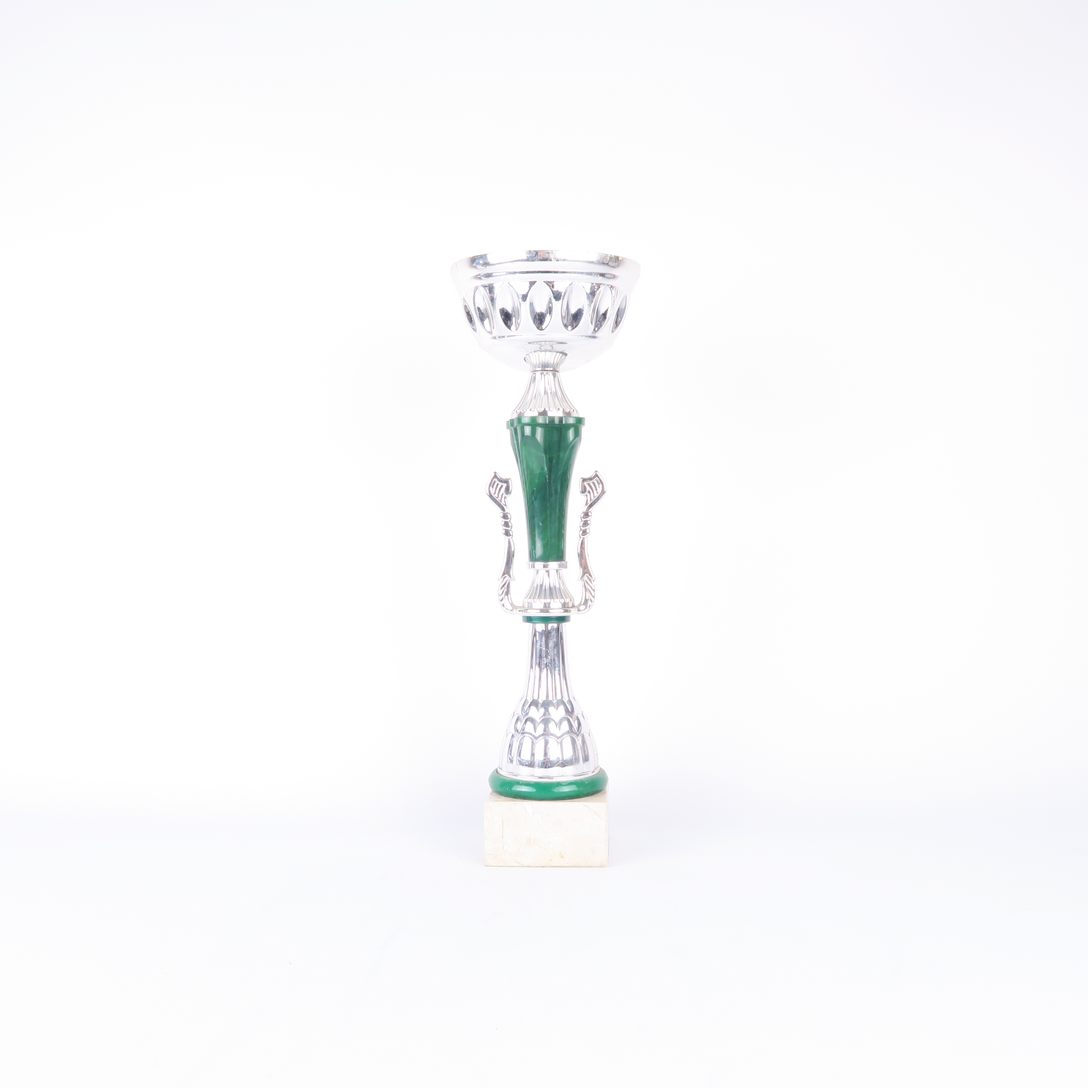 coupe verte et argentée