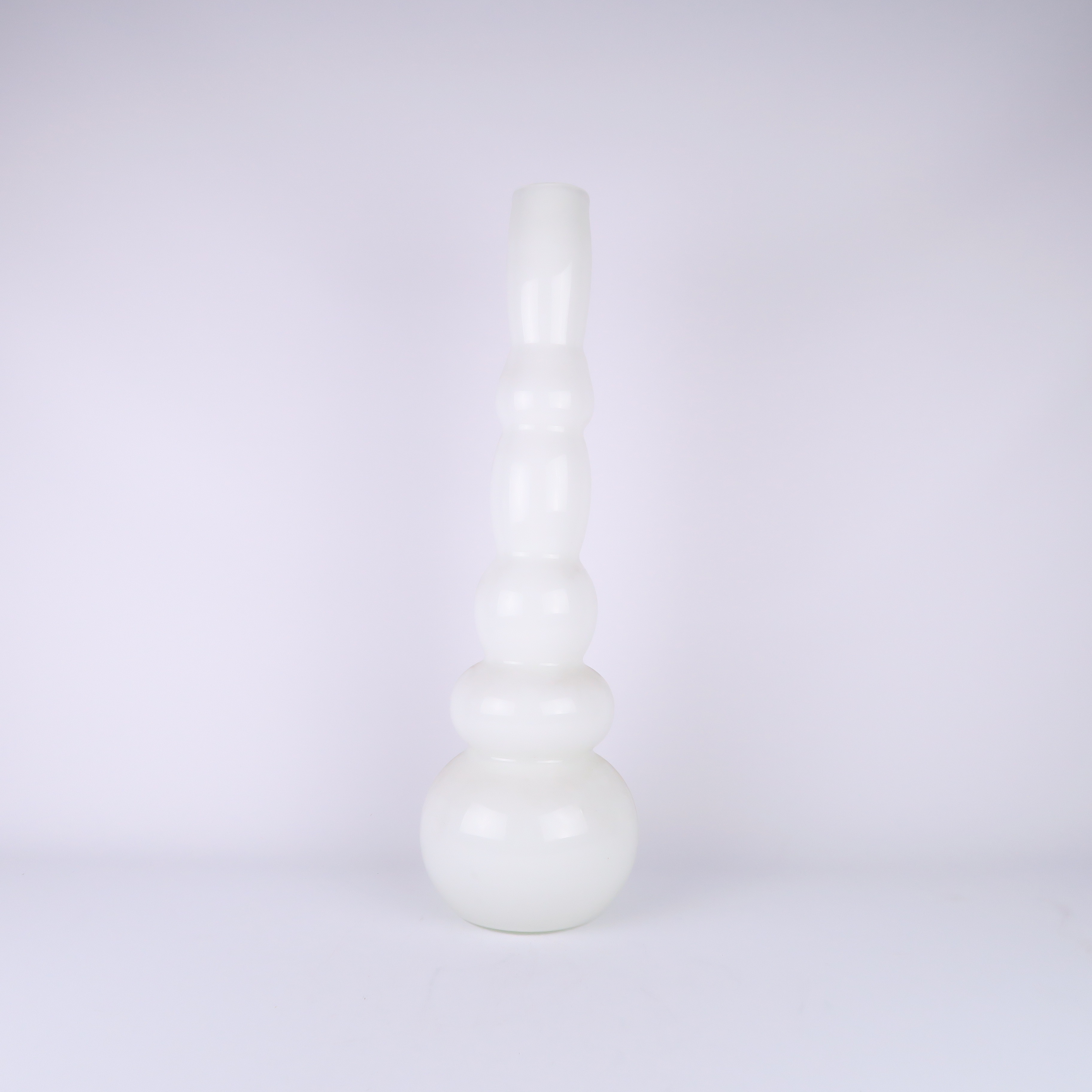 grand vase en verre blanc de forme organique