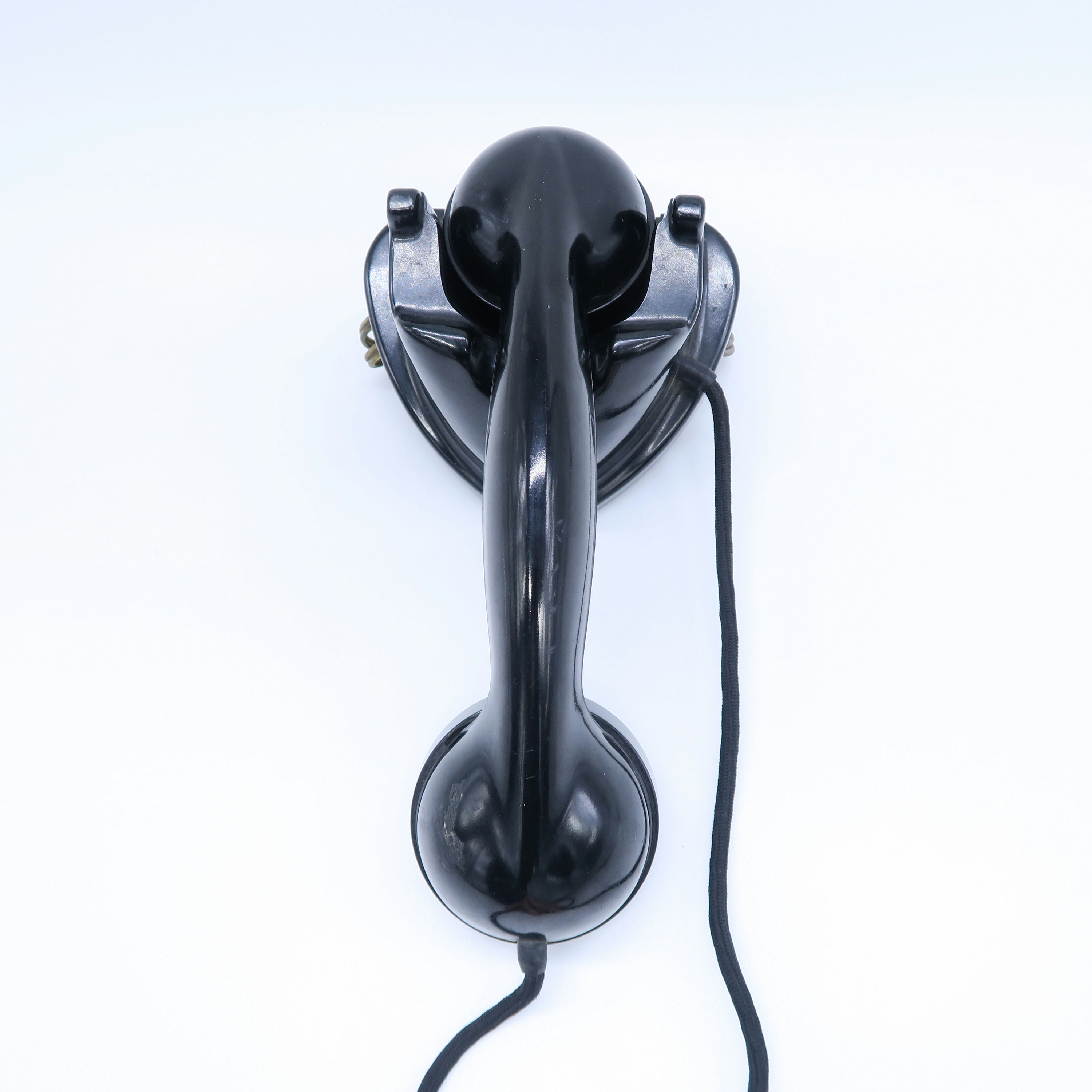 téléphone noir mural