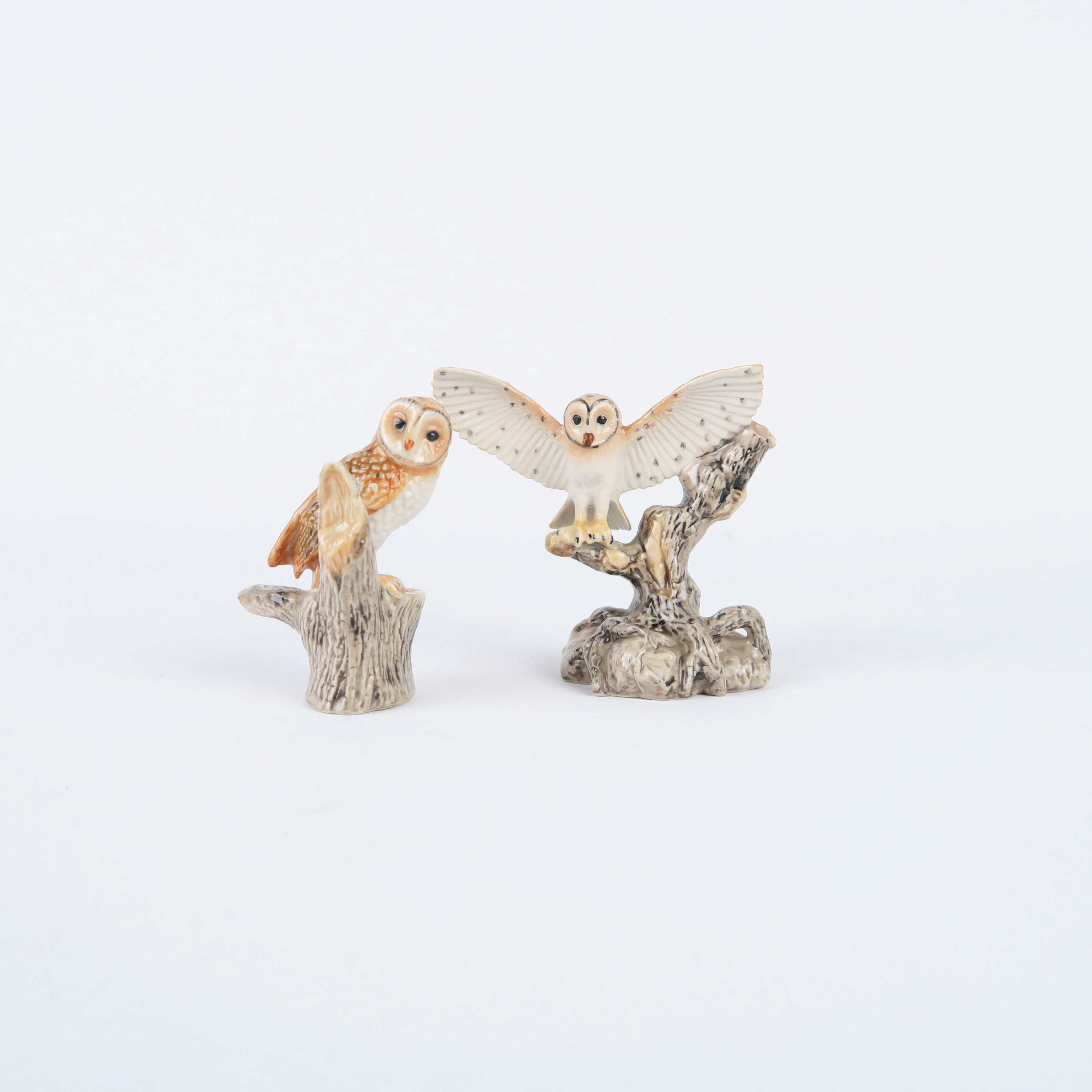 collection de petits hiboux en porcelaine avec sa boîte
