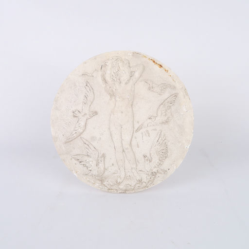 bas relief circulaire en plâtre inspiré de la naissance de vénus