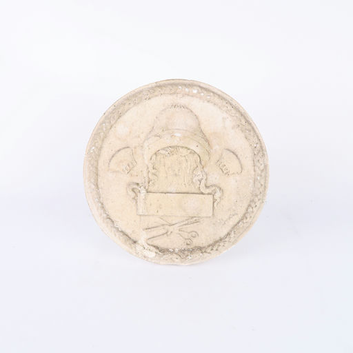 bas relief circulaire en plâtre longue barbe et ciseaux