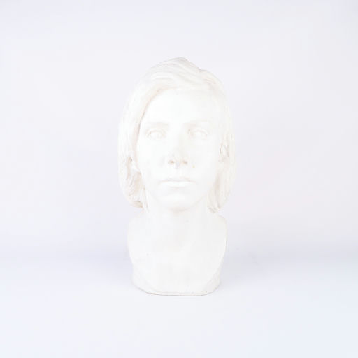 buste d'une femme en plâtre 