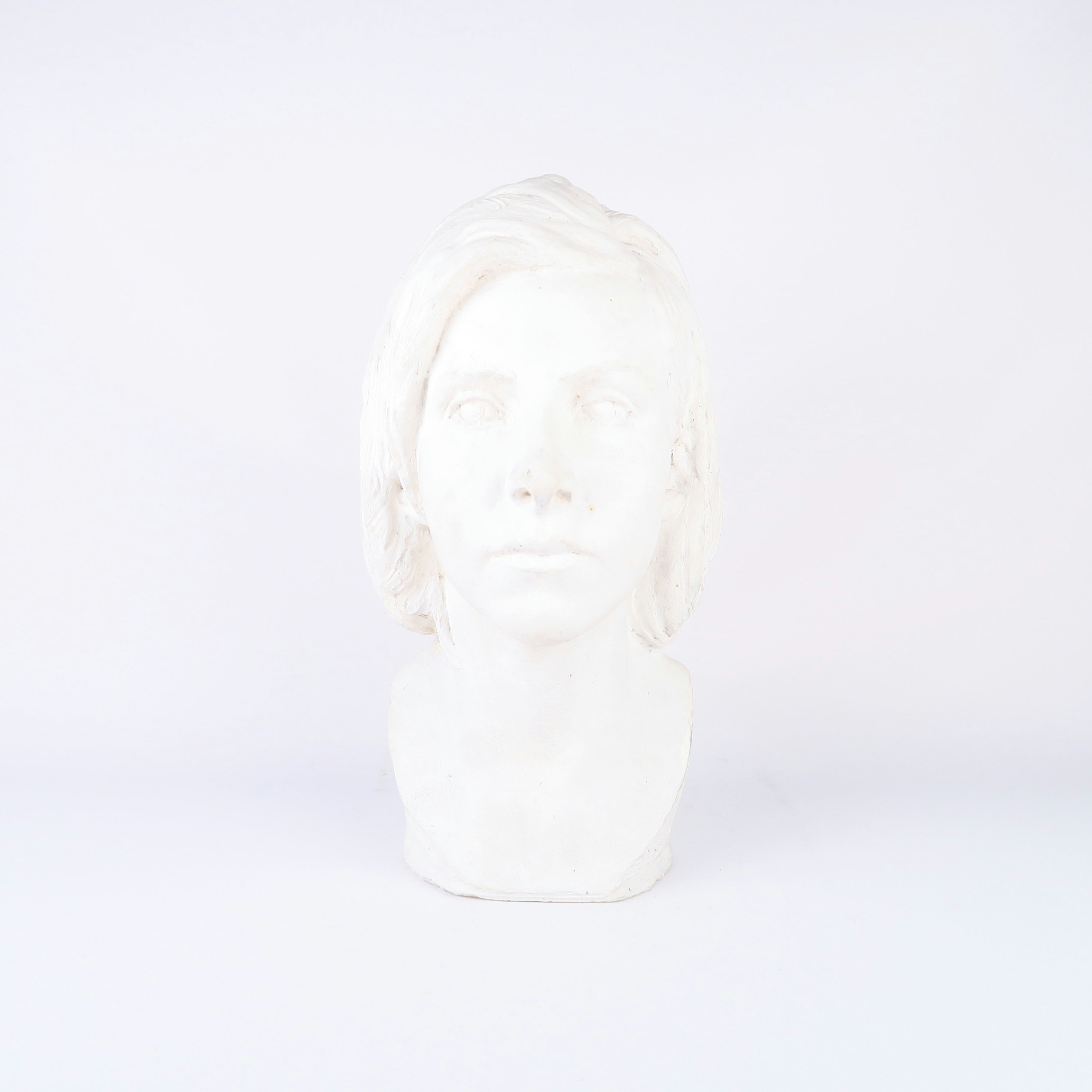 buste d'une femme en plâtre 