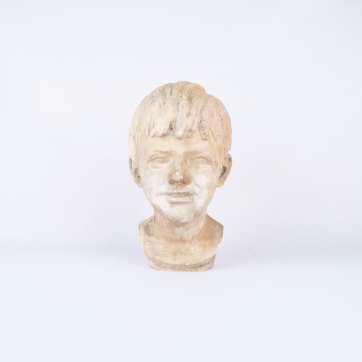 buste d'un enfant en plâtre 