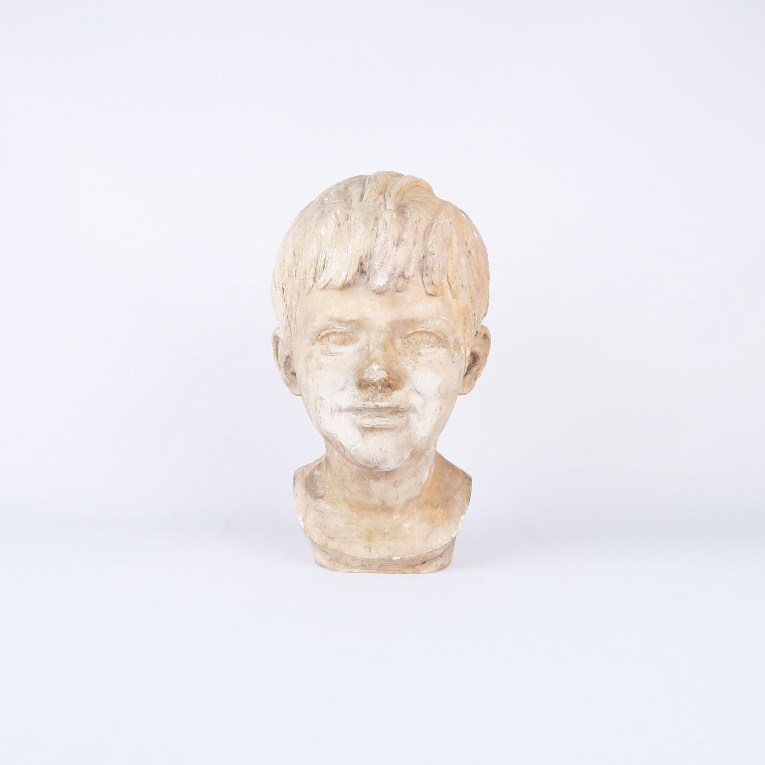 buste d'un enfant en plâtre 