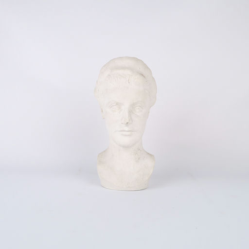 buste d'une femme en plâtre 