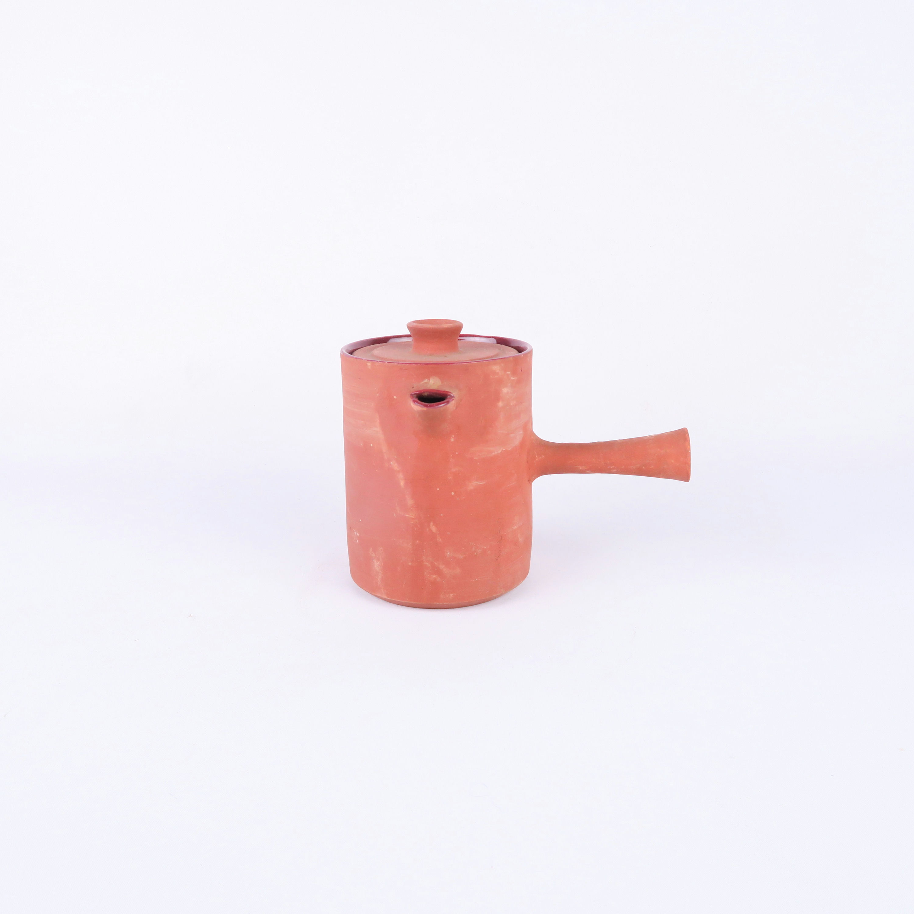 théière en terre cuite et intérieur émaillé rouge