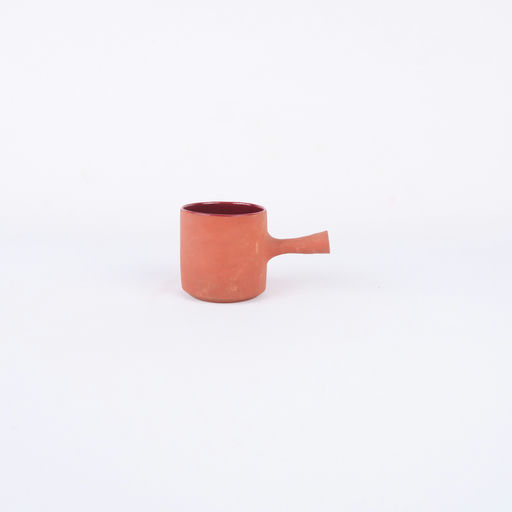 tasse avec poignée en terre cuite et intérieur émaillé rouge