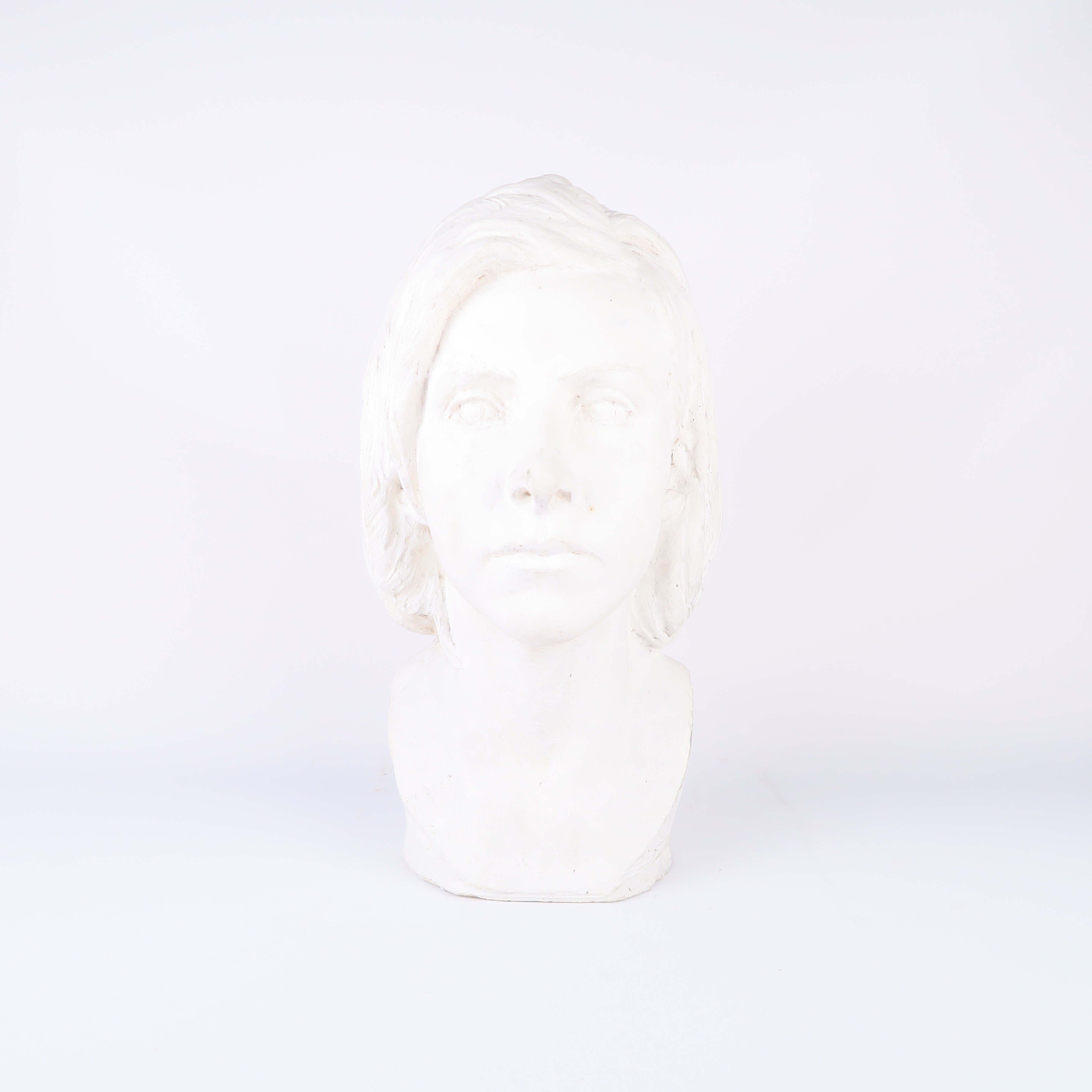 buste d'une femme en plâtre 