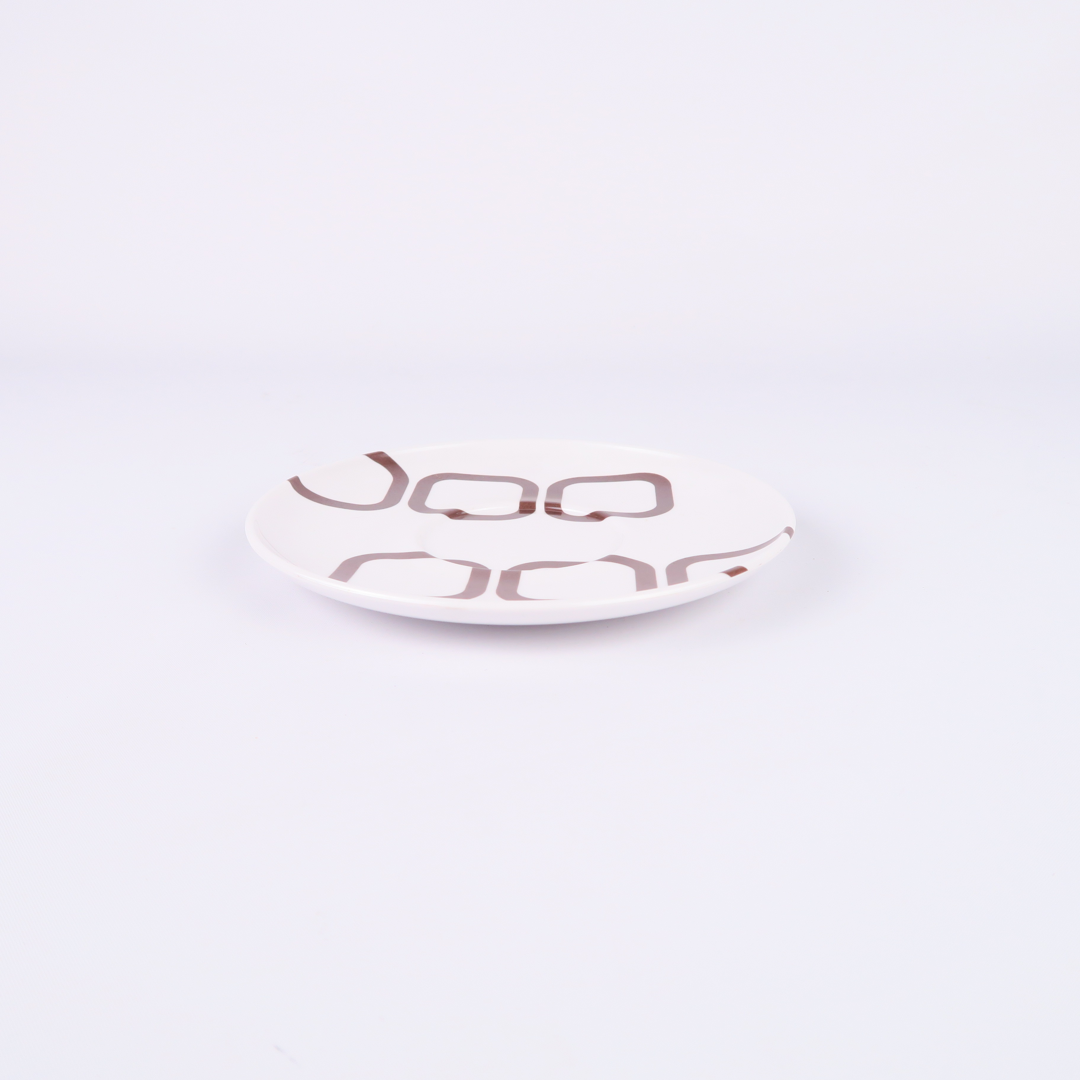 sous-tasse moyenne en plastique motif géométrique brun et blanc