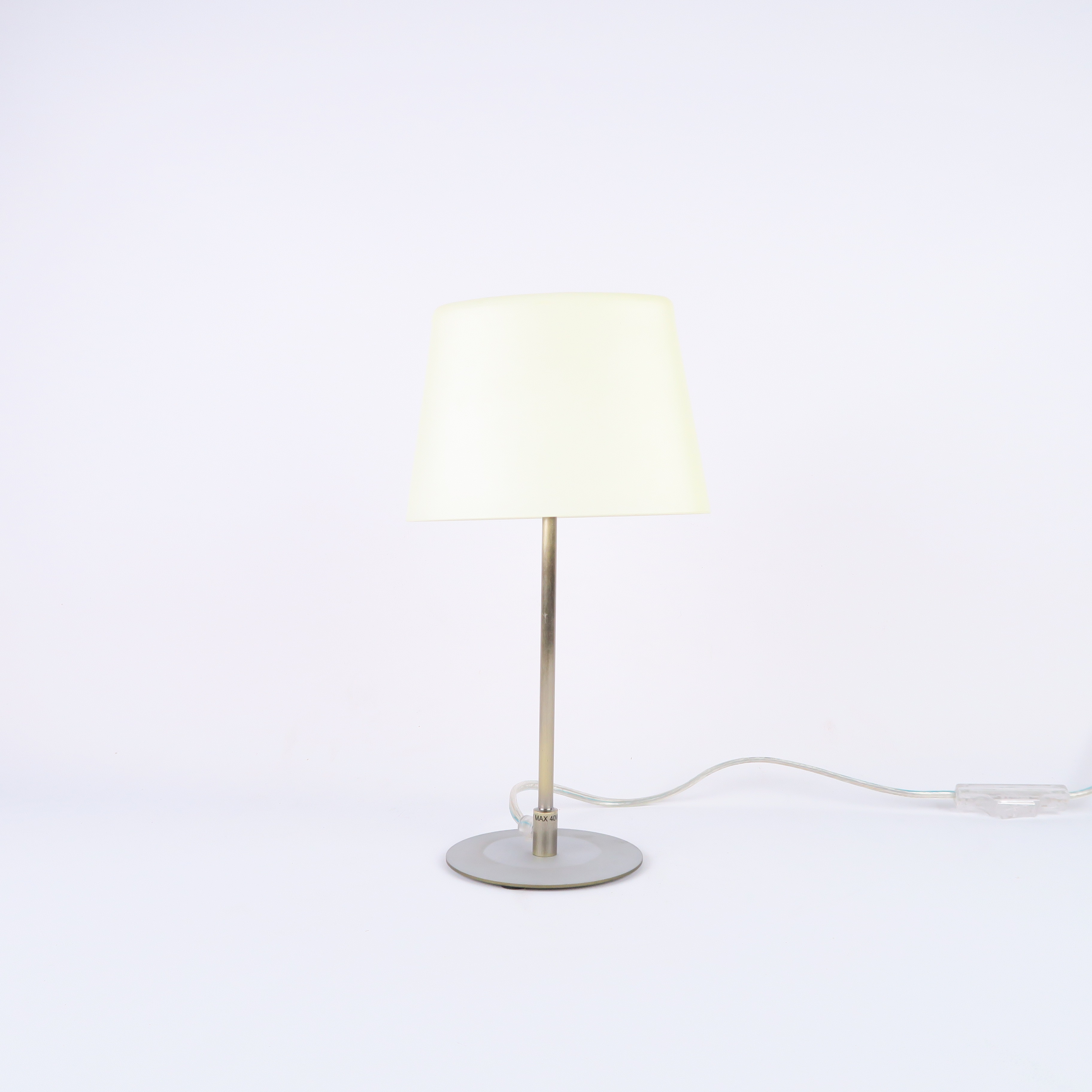 lampe à poser argenté et abat-jour en verre