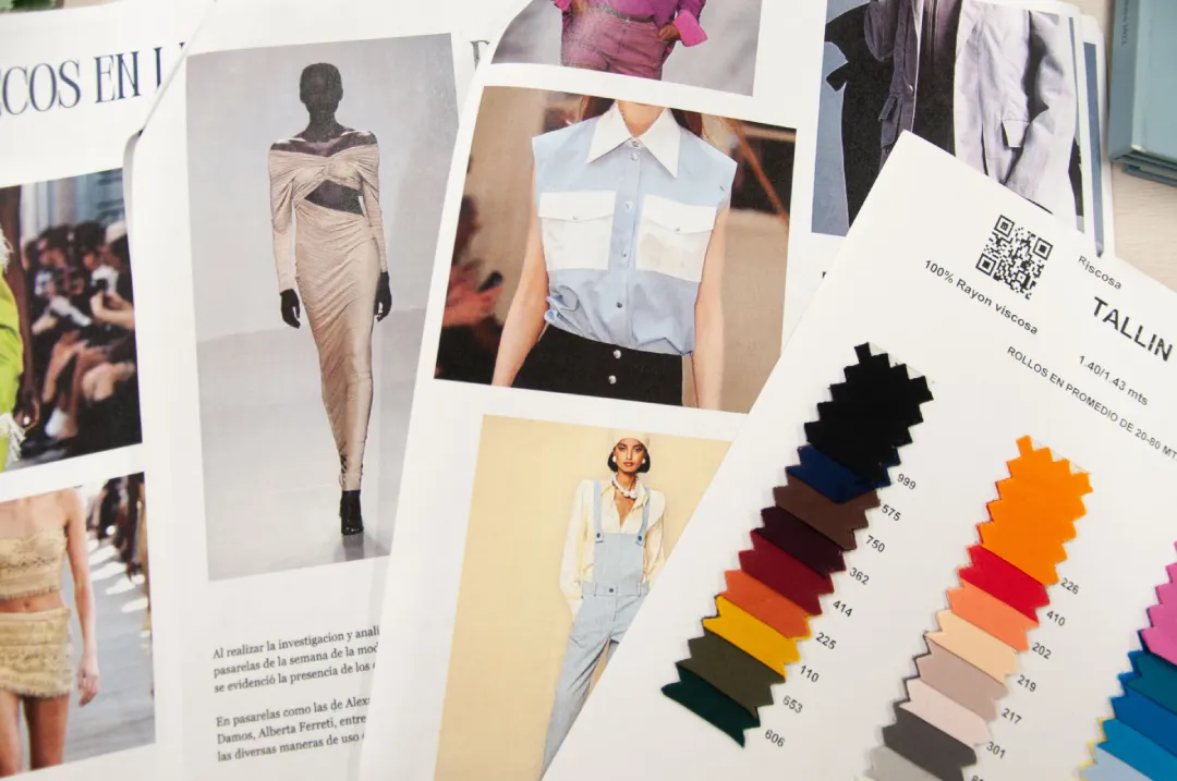 Foto de moodboards y muestras de telas, alusivo a la etapa de diseño del servicio de Paquete Completo de GAT Fashion Lab