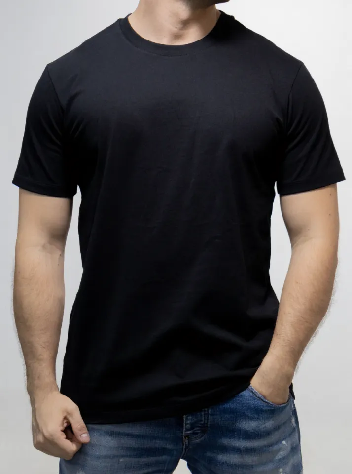 Foto frontal de un modelo usando una camiseta regular de alta calidad. Camisetas de lujo al por mayor. GAT Fashion Lab