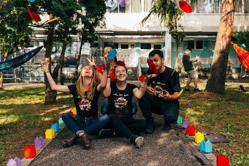 Alumni Volunteers: The Key to Long-Term Community Engagement 