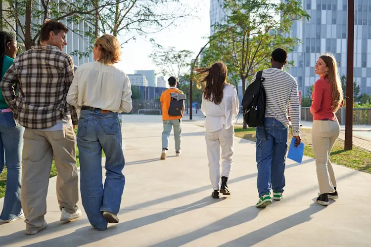 9 Ways to Engage and Prepare Seniors with Alumni Software