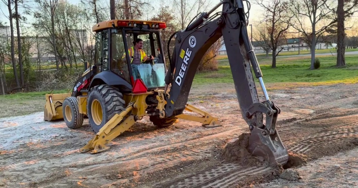 Video thumbnail with "High-strength warning tape" written next to an excavator digging into the ground.
