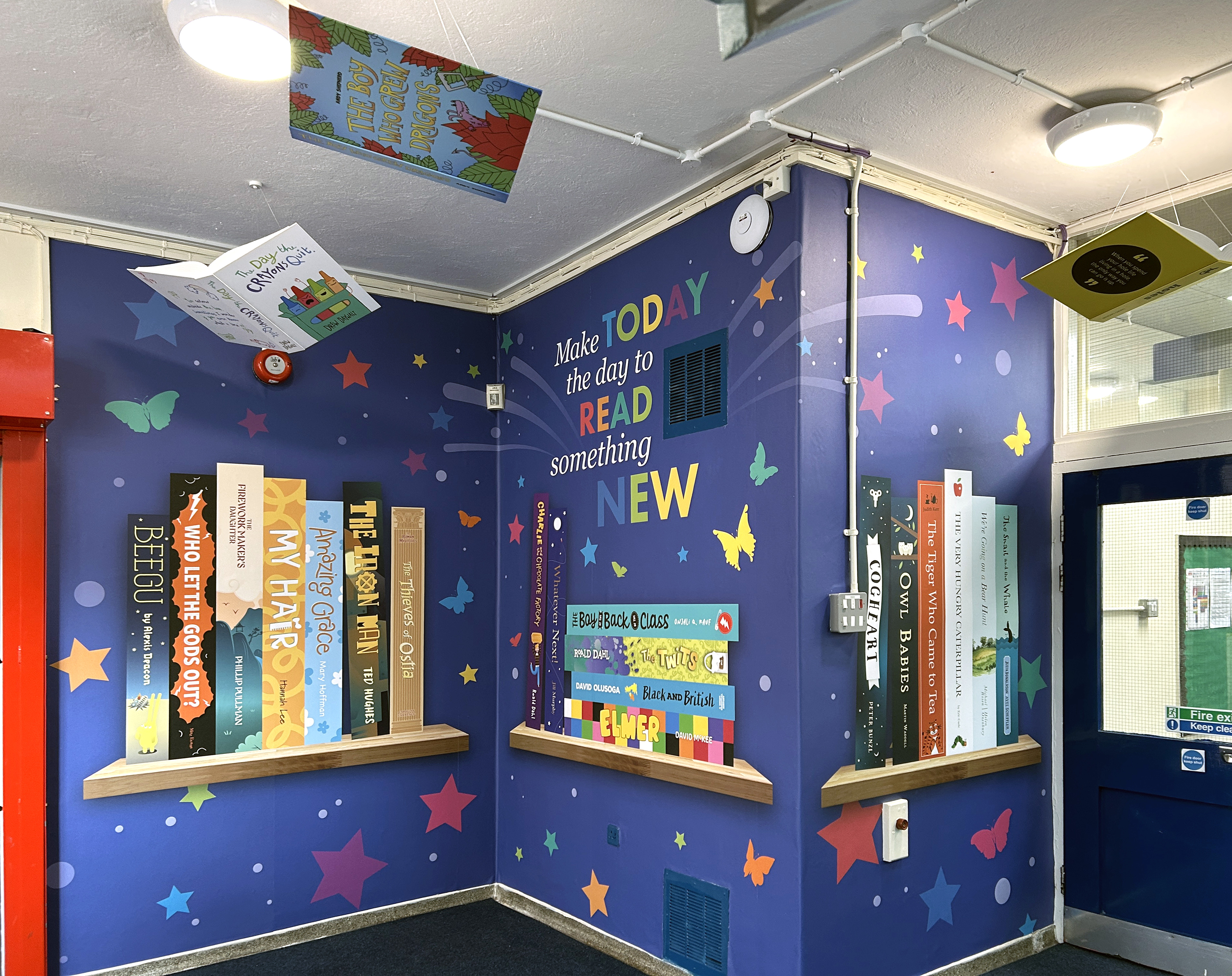 Our colourful Book Spine Wall Art celebrates a love of reading in a bright, engaging way. Featuring well-loved titles, it’s perfect for English classrooms, libraries, or reading corners. Paired with our Flying Books displays, you can create a fully themed reading area that truly inspires curiosity, encourages literacy, and sparks a lifelong passion for stories and imagination. Fully customisable to showcase your curriculum or favourite books.