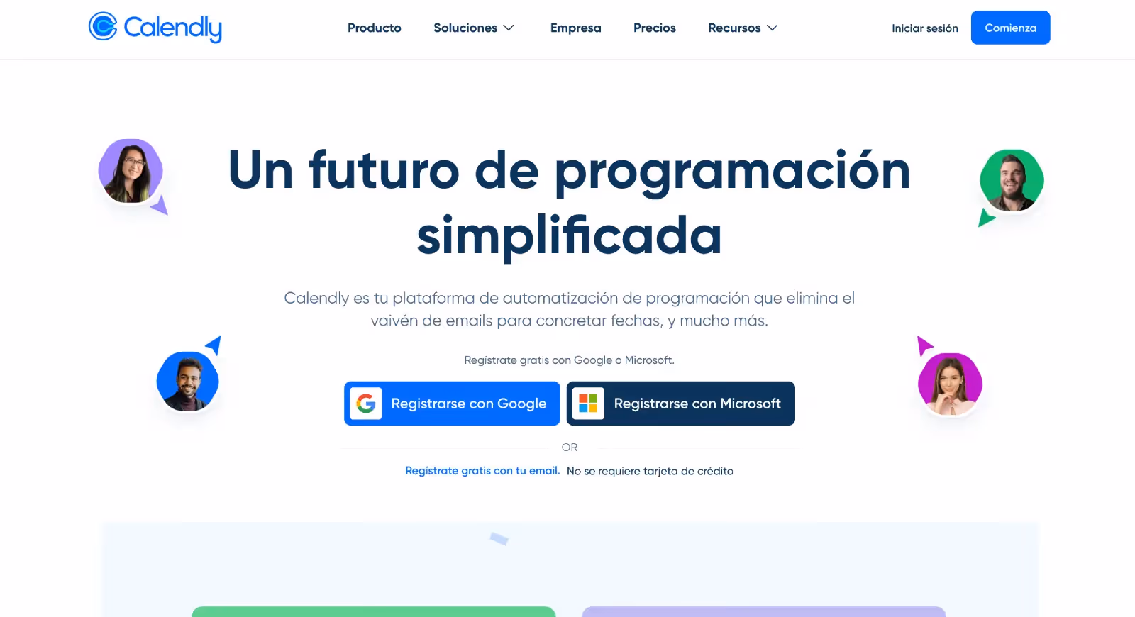 Inicio de Calendly: 'Un futuro de programación simplificada'. Registro gratis con Google, Microsoft o email. Avatares sonrientes en círculos.