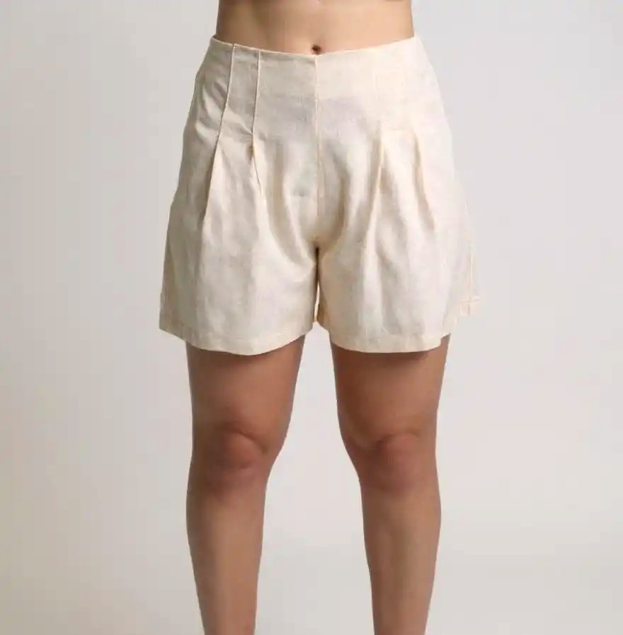 Shorts plisados beiges