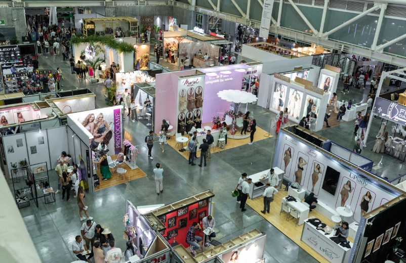 Cómo encontrar fabricantes de ropa personalizada para tu marca GAT Fashion Lab