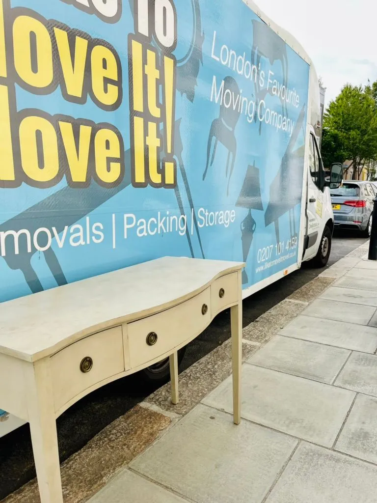 Professional Man and Van service being loaded in Chelsea, London SW | I Like to Move It Move it