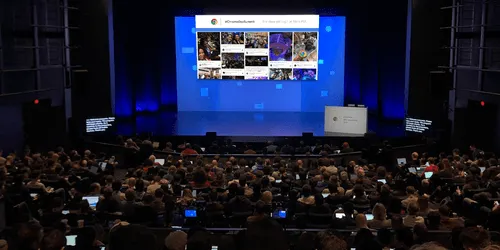 The technology giant Google uses social walls for its events on the venue, during workshops and before and after online live streams to create a sense of community and give the events global exposure.