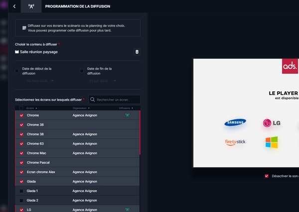 Interface de programmation de diffusion affichant une liste d'écrans Chrome et autres, avec une prévisualisation sur un écran à droite montrant des logos Samsung, LG, Fire TV Stick et Windows.