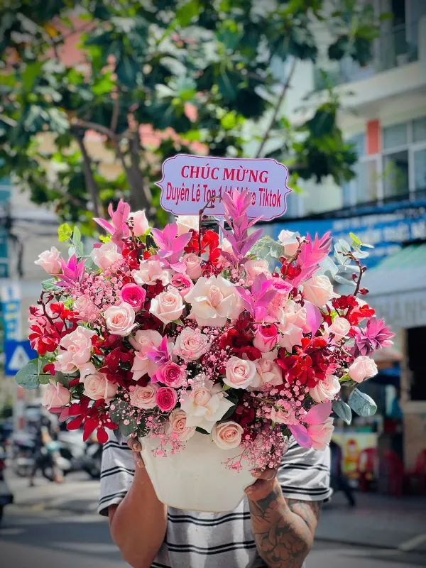 Giỏ Hoa Tặng Ngày Kỷ Niệm