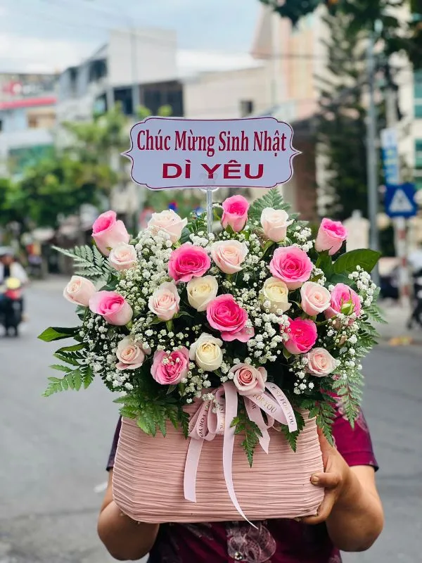 Giỏ Hoa Đỏ Cảm Ơn