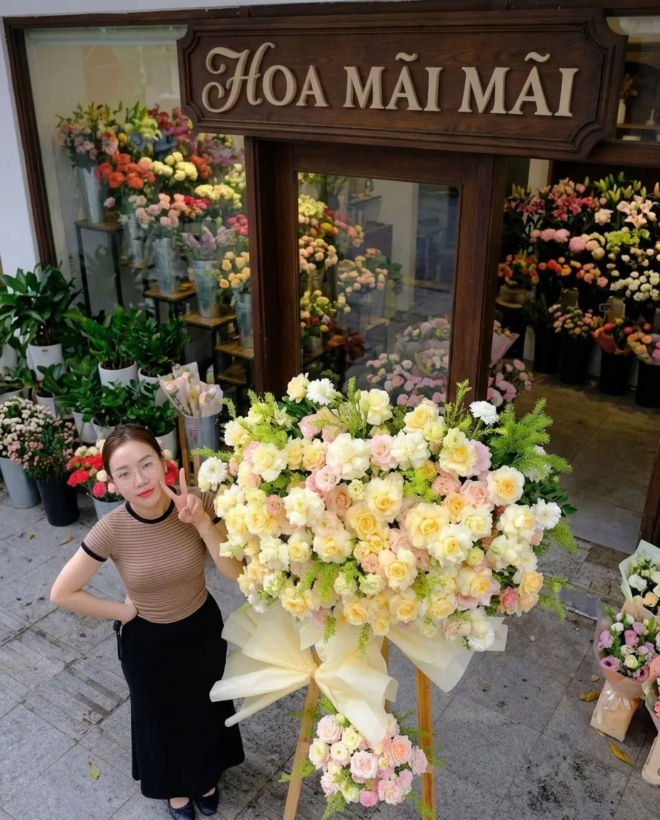 Kệ hoa khai trương tông vàng kem tại Huyện Krông Ana, Đắk Lắk