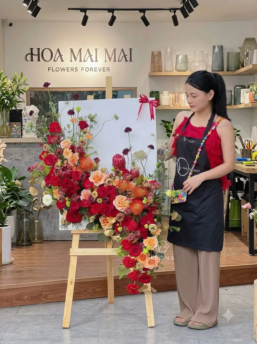 Kệ hoa dáng giá vẽ tông đỏ cam tại Thọ Xuân, Thanh Hóa