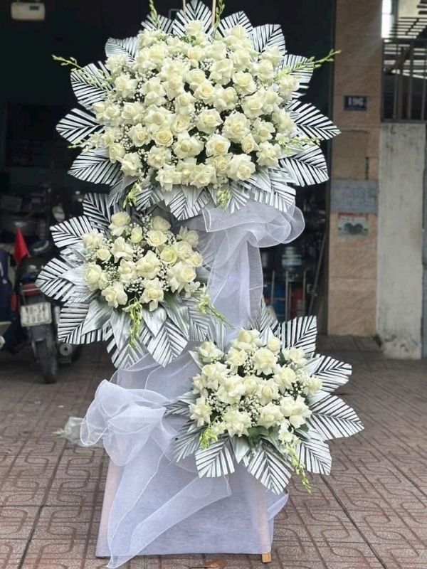 Lẵng Hoa Chia Buồn 3 Tầng - HCB.31 tại Shop Hoa Mãi Mãi