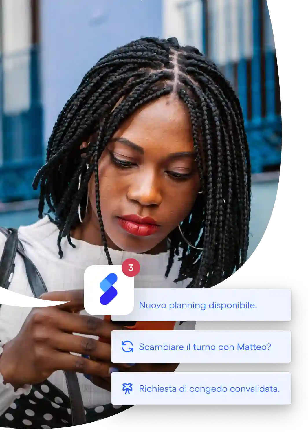 Jeune femme noire aux cheveux tressés regardant un téléphone orange avec des notifications d'application liées à un planning, échange de service, et validation de congé.