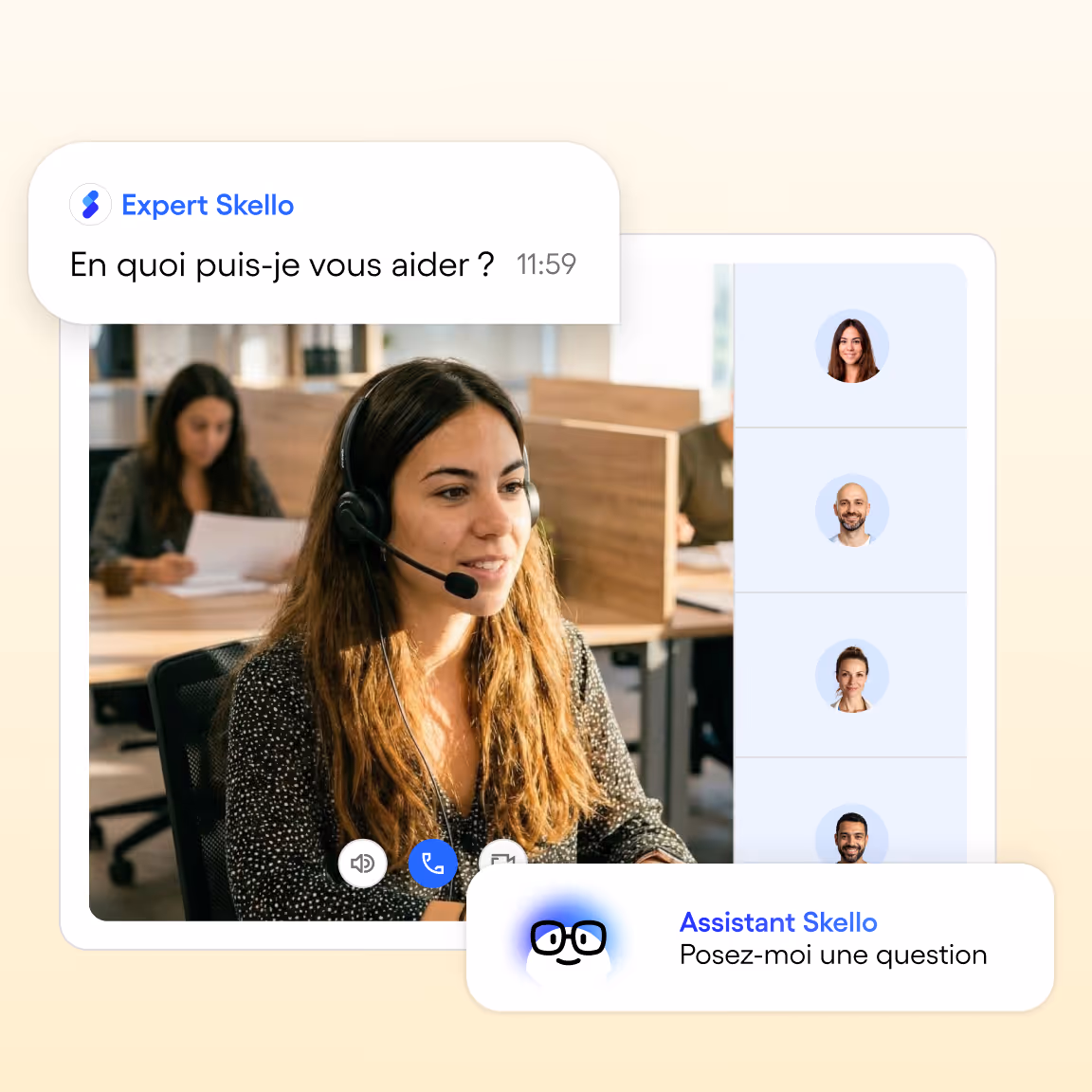 Femme avec casque micro souriante en centre d'appels, avec interface de chat Skello en français affichée.