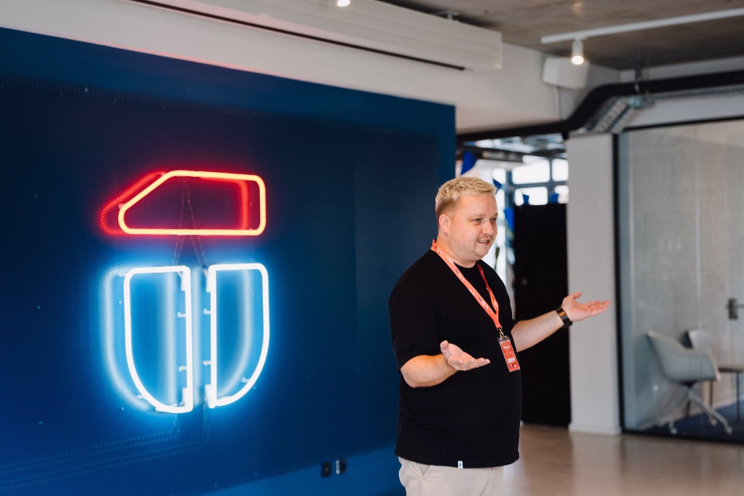 CEO Marcel Mansfeld begrüßt die Kunden