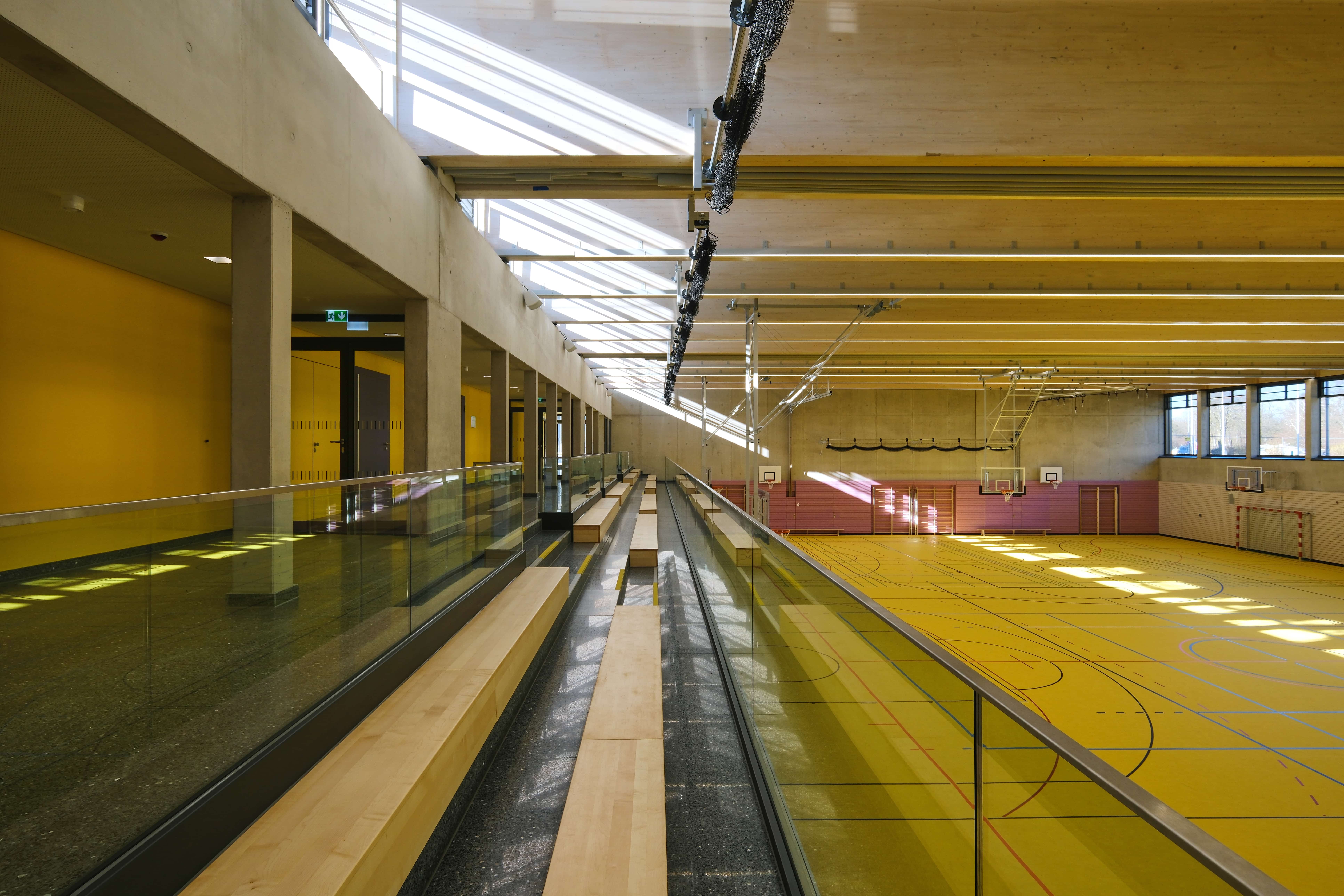 Bernaysstr, Sporthalle, innen