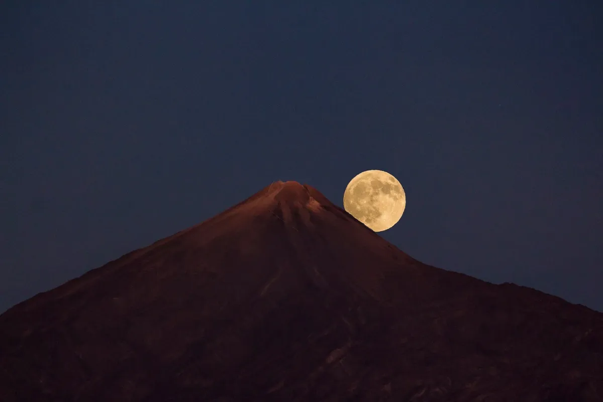 How to photograph the Harvest Moon | BBC Sky at Night Magazine