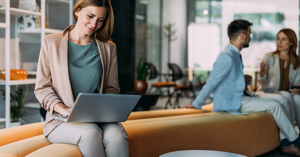 Die Top 5 HR Themen - Diese Fragen stellen Mitarbeiter:innen einem HR Chatbot am häufigsten