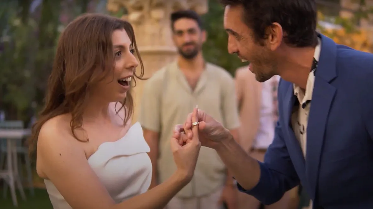 בן רוד במופע נישואים